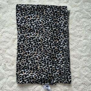 NWT old Navy lightweight leopard print scarf
